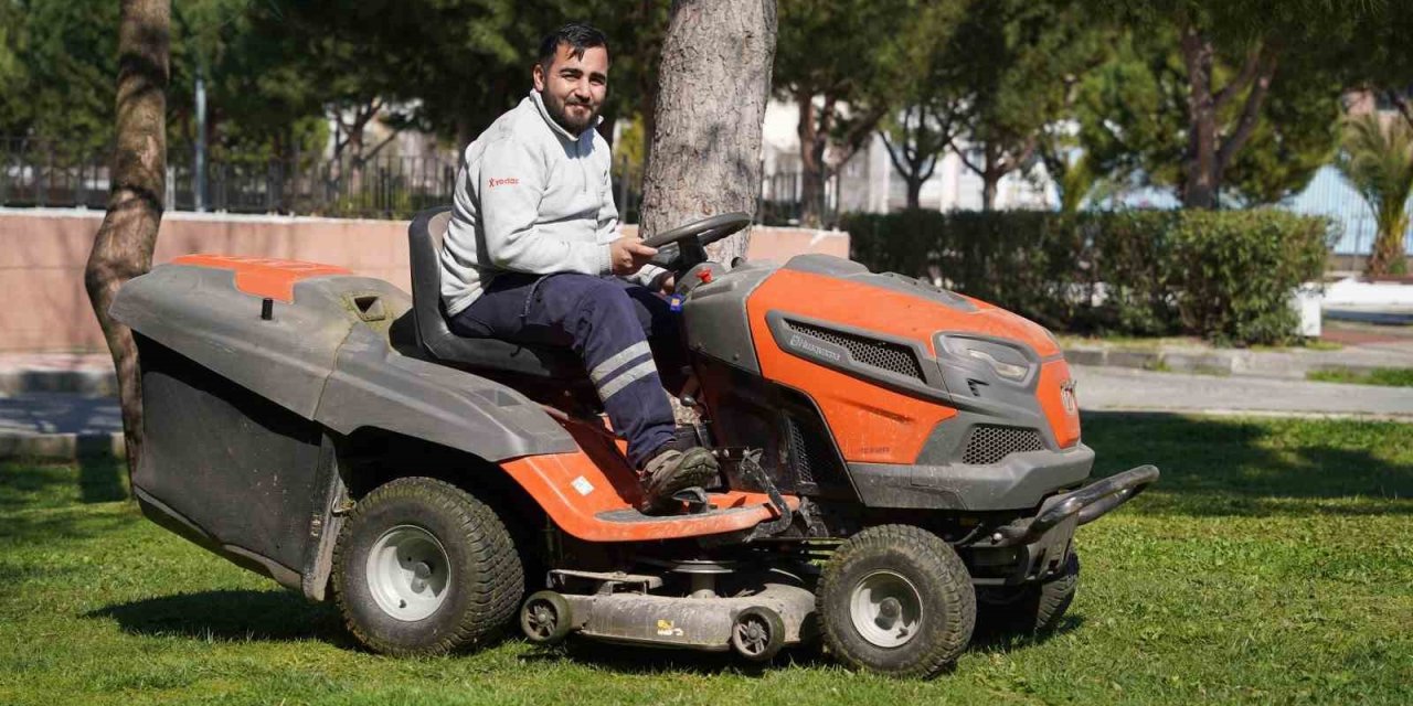 Yunusemre’den parklara bahar temizliği