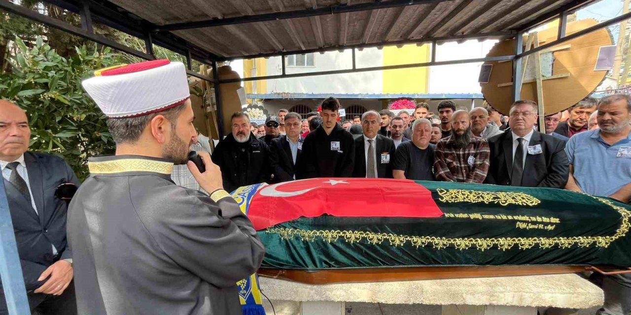 İzmir’de öldürülen taksi şoförü son yolculuğuna uğurlandı