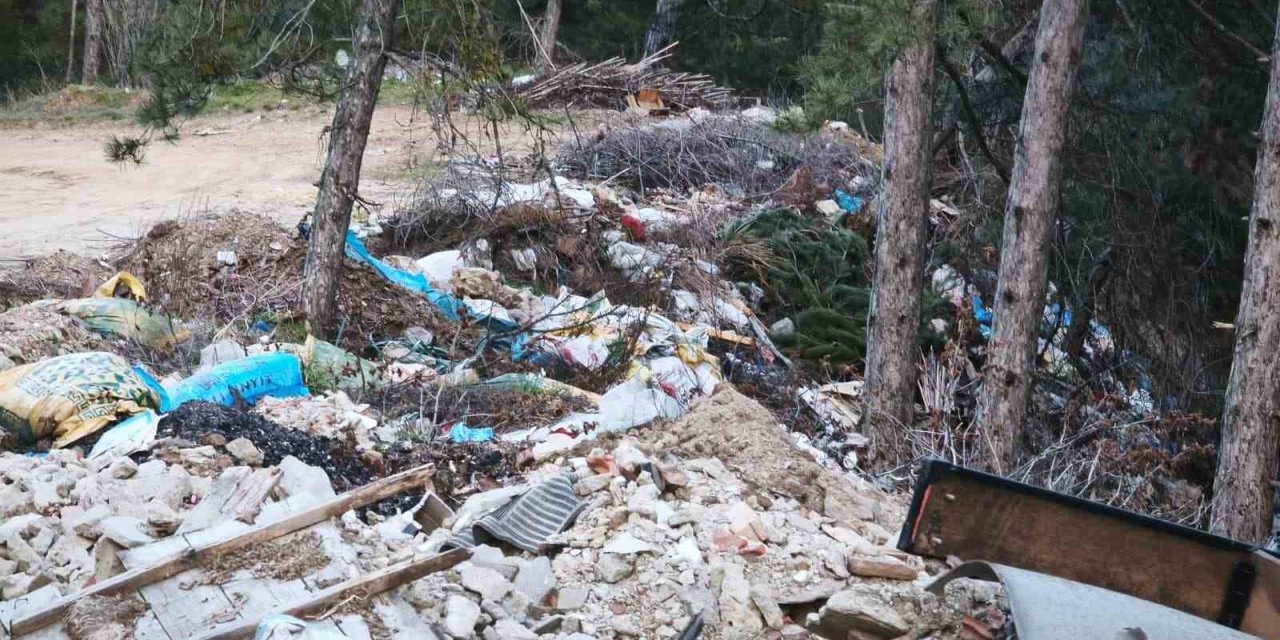 Doğanın kalbine çöp doldurdular