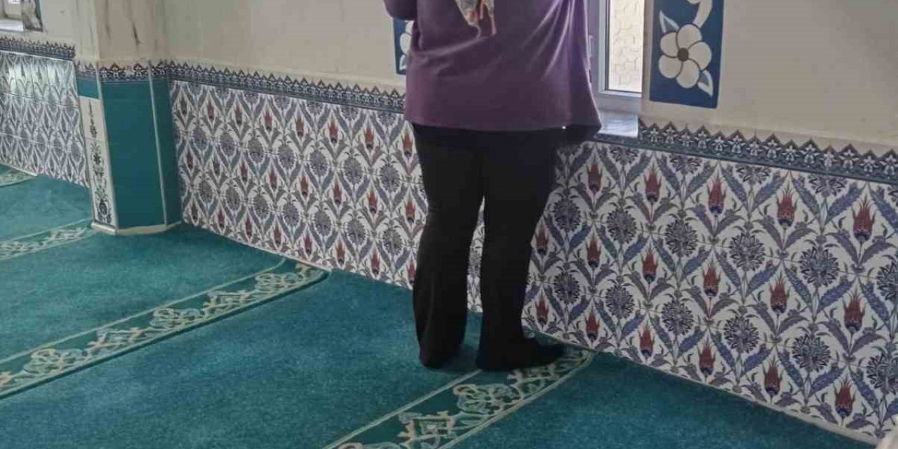 Germencik’te vatandaşların ibadeti için camilerde temizlik sürüyor