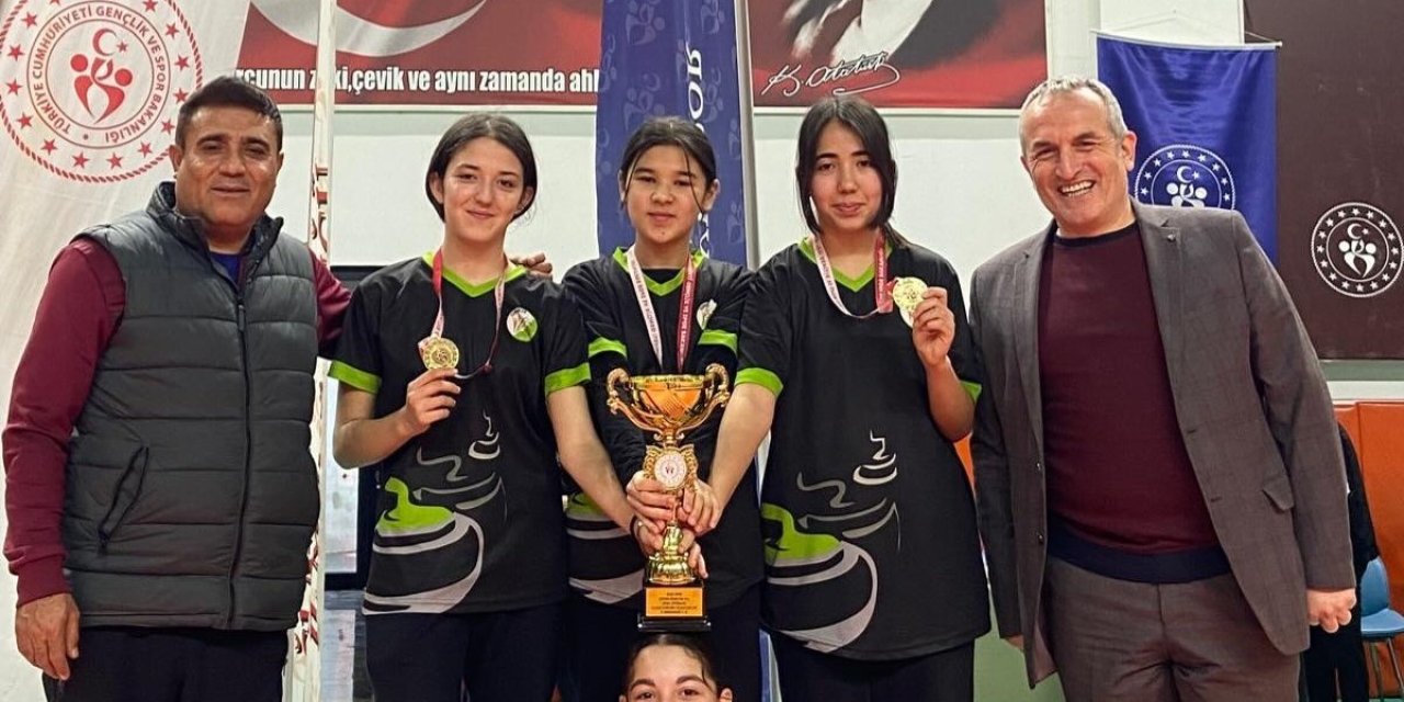 Köyceğiz Toparlar Ortaokulu Kız Takımı Floor Curling İl Şampiyonu oldu