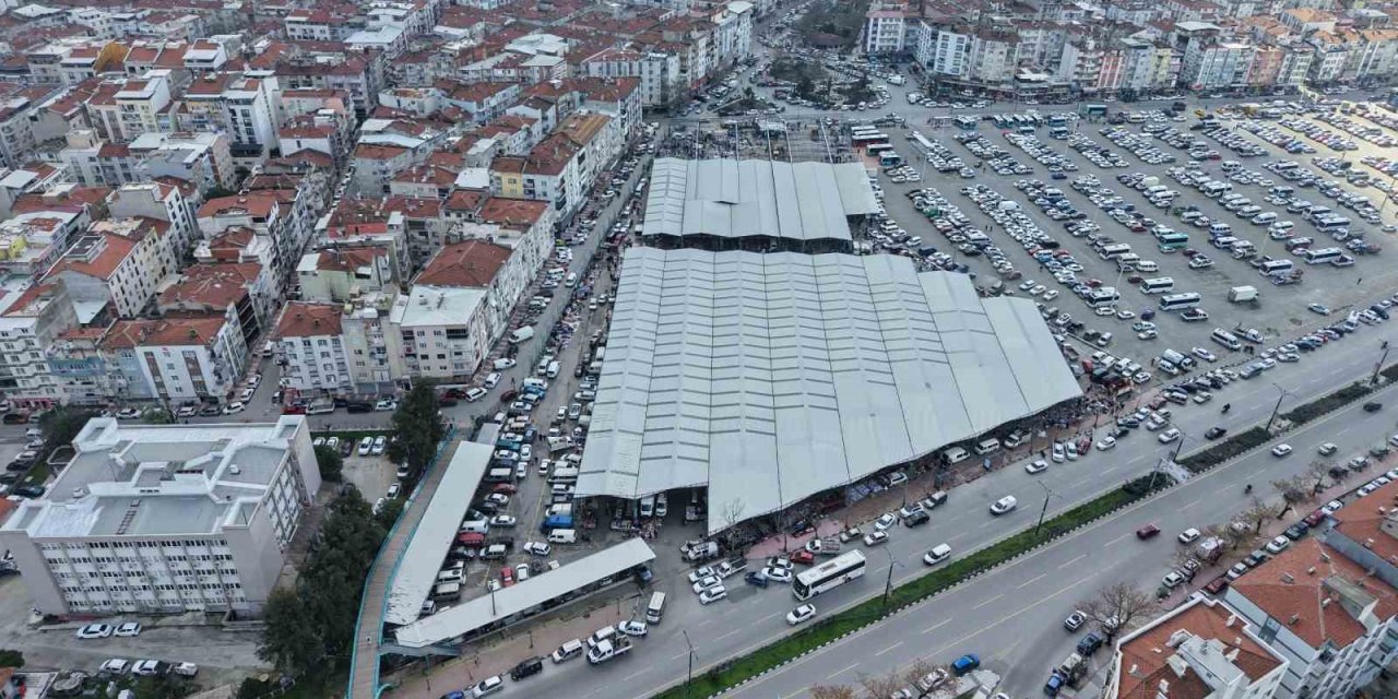 Manisa’nın en büyük pazaryerinin altyapı sorunu çözüme kavuştu