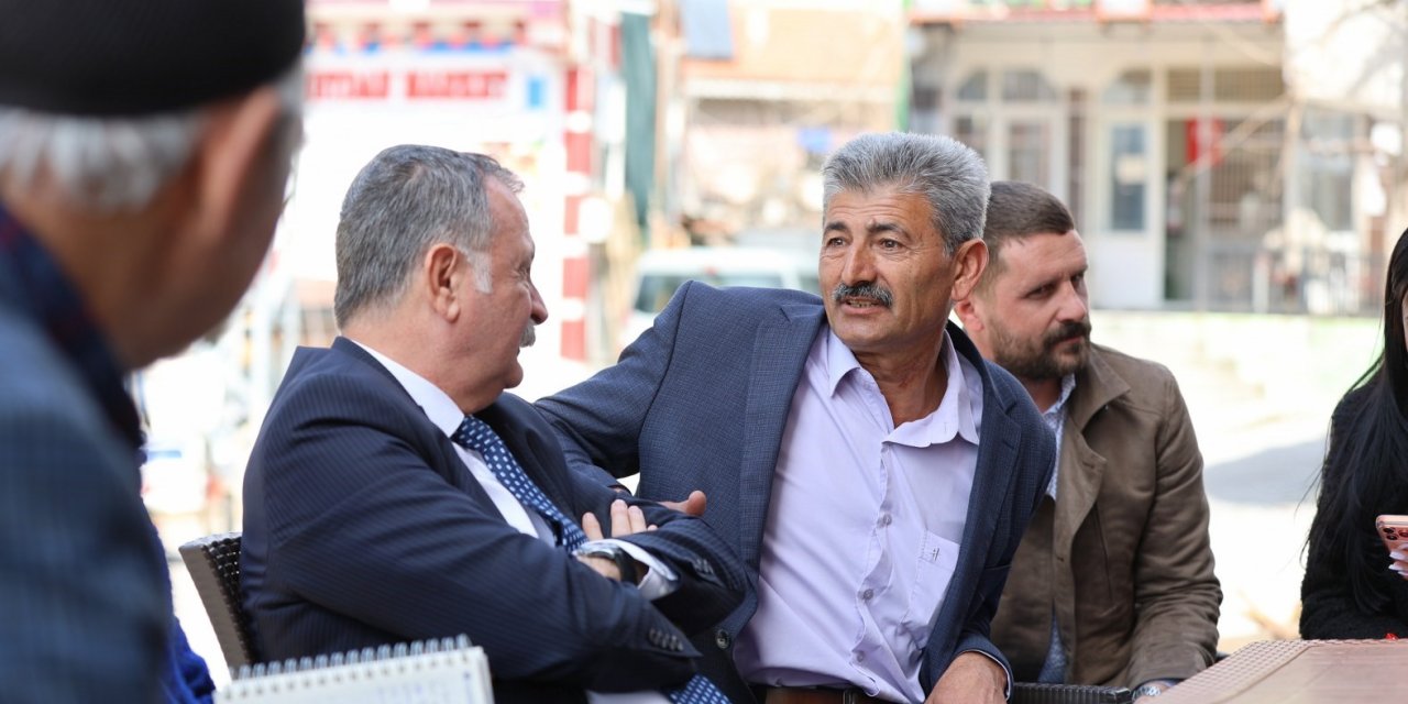 Vatandaşların talepleri dinlenip çözüm üretiliyor