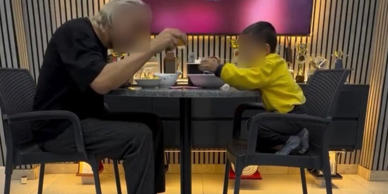 İzmir’de çocuğunu alkol masasına oturtan baba adli kontrolle serbest