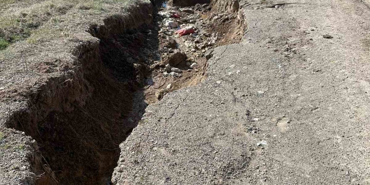 Çameli Belediyesi yol bakım çalışmalarına hız kesmeden devam ediyor