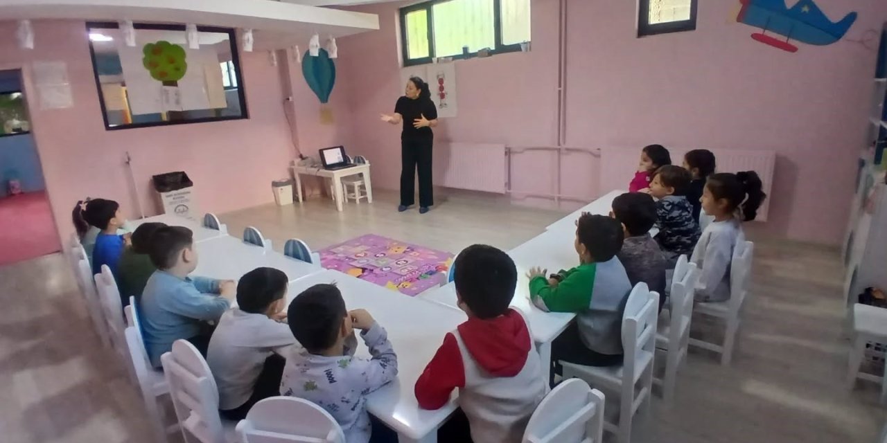 Sağlık personelinden minik öğrencilere hijyen eğitimi