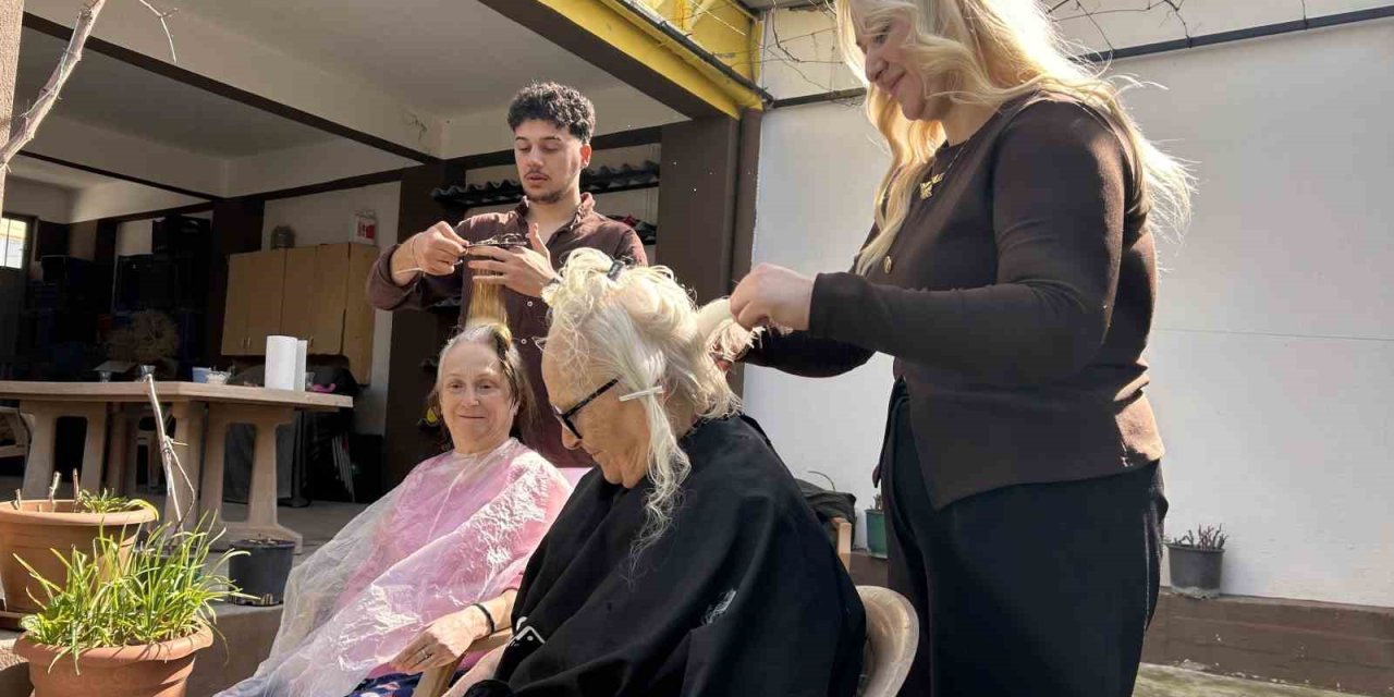 Bergama’da şehit ve gazi ailelerine bayram öncesi saç bakımı