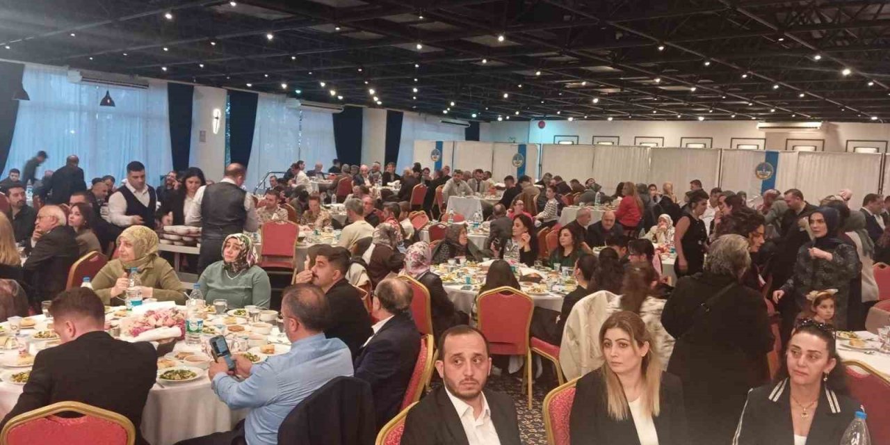 İzmir’de Erzurumlular iftar programında buluştu