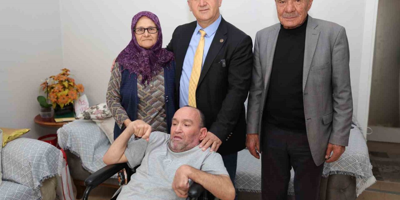 Başkan Kaya engelli İskender’in isteğini yerine getirdi