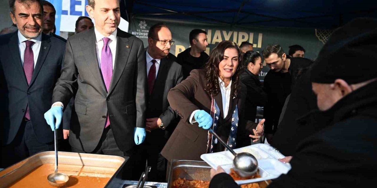 Başkan Çerçioğlu, Bakan Bayraktar ile birlikte iftarda vatandaşlarla bir araya geldi