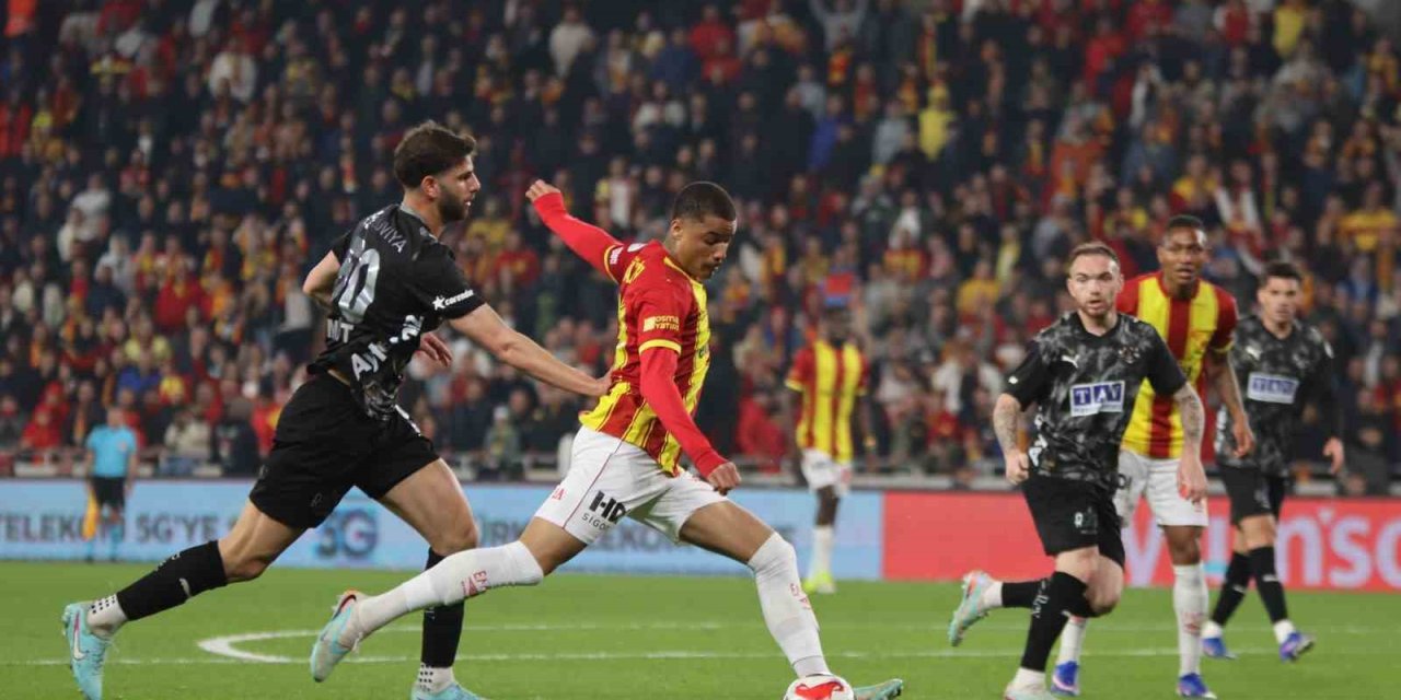Trendyol Süper Lig: Göztepe: 2 - Alanyaspor: 2 (Maç sonucu)