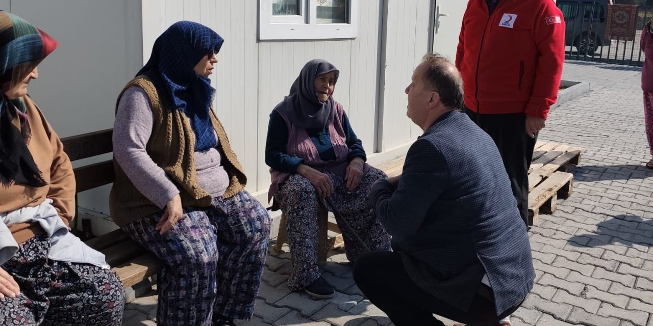 Gördesli öğrencilerden depremzede ailelere Ramazan desteği