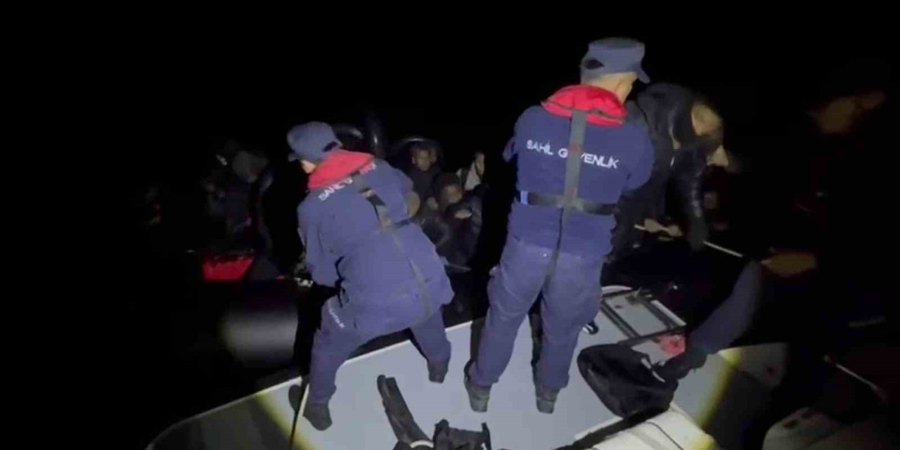 Çeşme açıklarında 34 düzensiz göçmen yakalandı