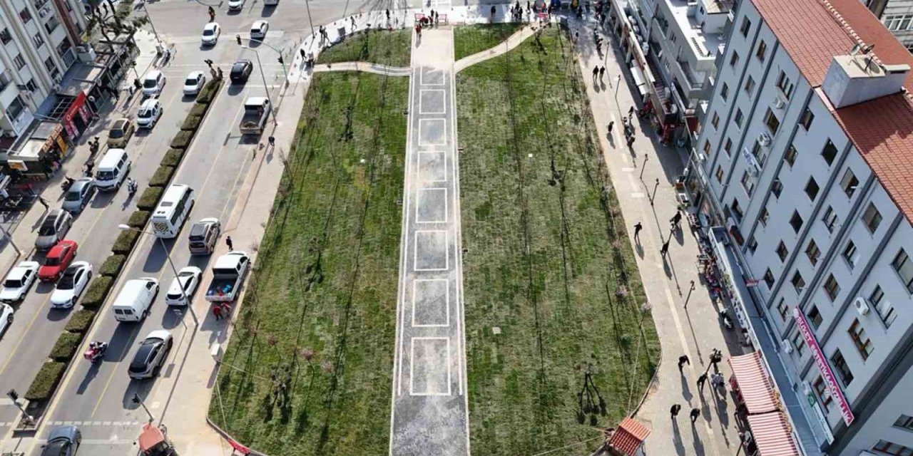 Yıkılan işhanı alanında çevre düzenlemesi tamamlandı