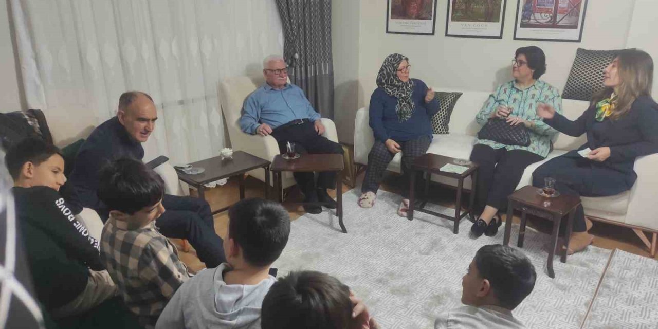 Şehit ailesi ile devlet korumasındaki çocuklar aynı sofrada buluştu