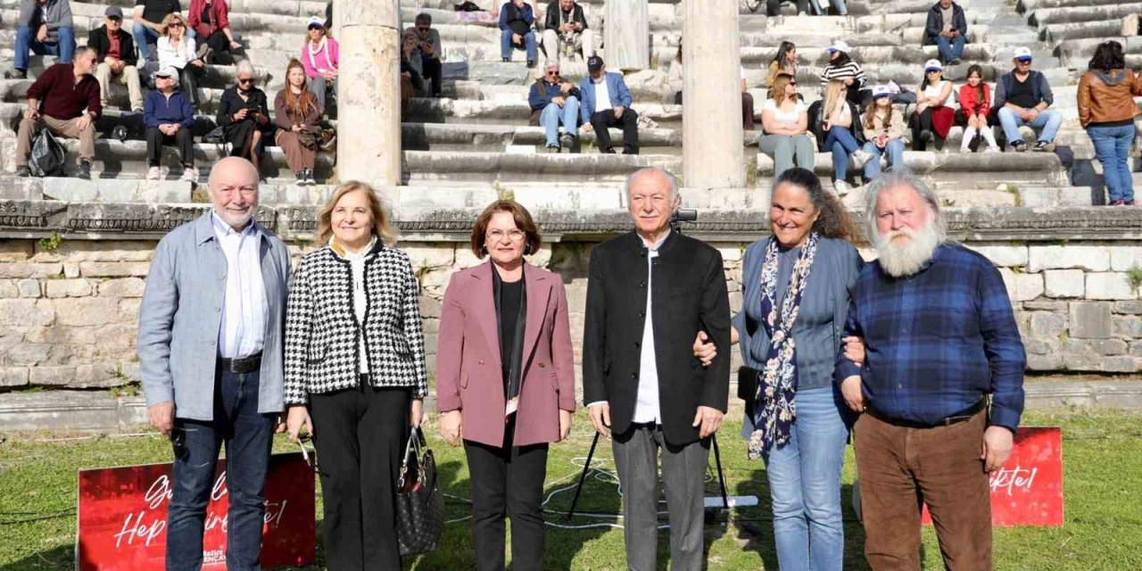 Thales’in kenti Miletos’ta ’Matematik ve Umut’ temalı buluşma gerçekleştirildi