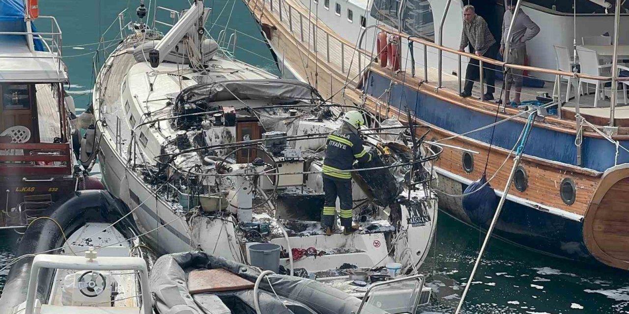 Fethiye’de göçmen kaçakçılığı yapılan tekne yandı