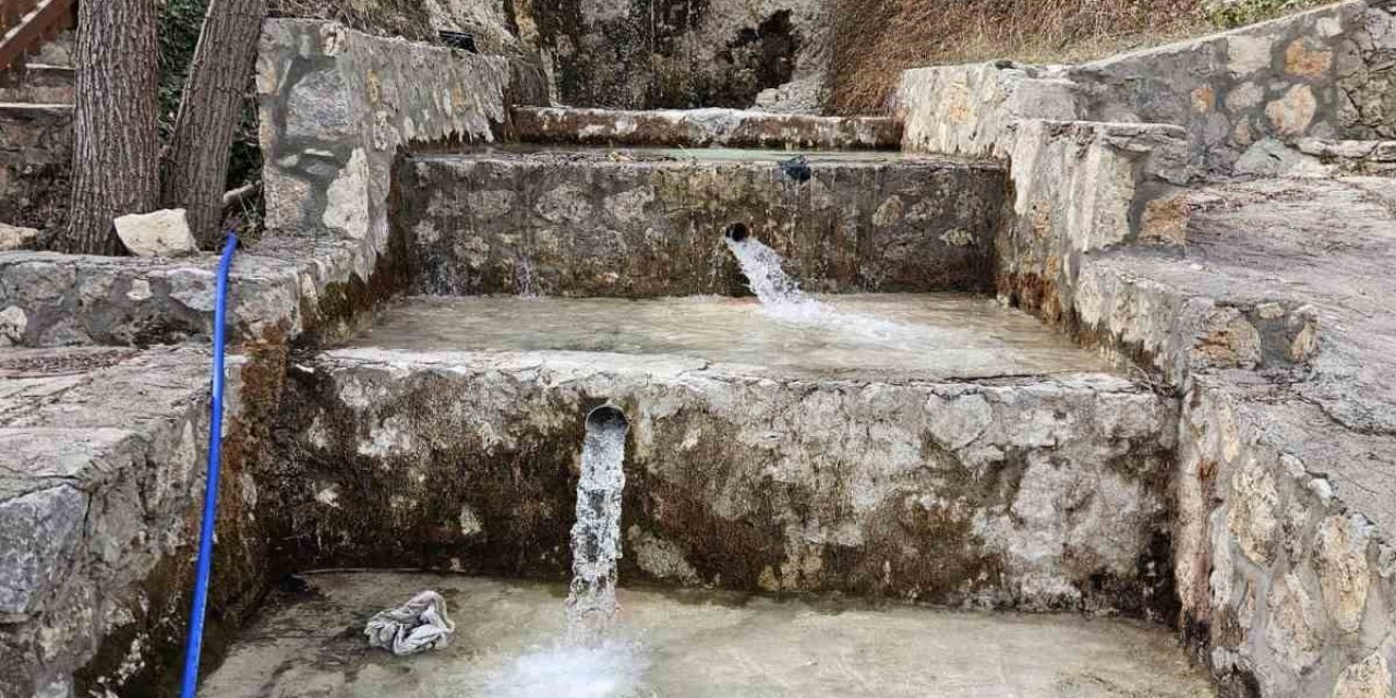 Çameli’nin önemli su kaynaklarında Paşaderesi Şelalesi yeniden akmaya başladı