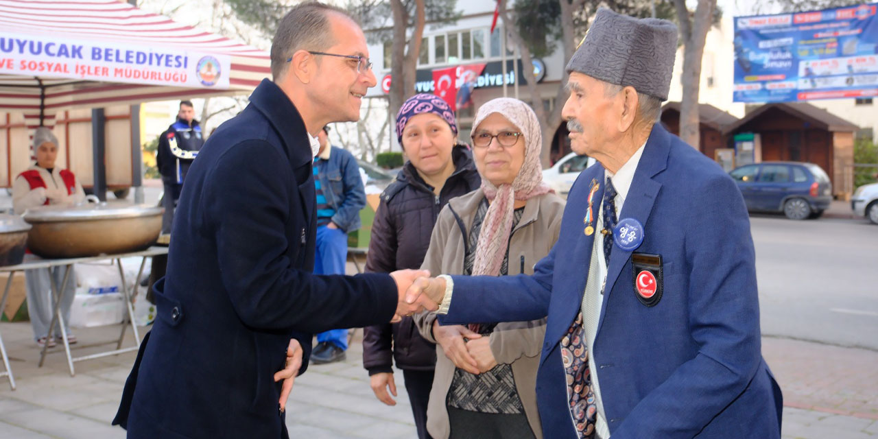 Kuyucak’ta Ramazan bereketi: Meydanda iftar sofrası kuruldu