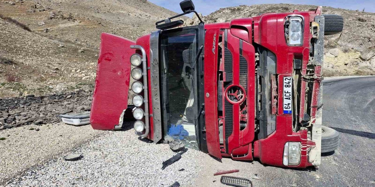 Kömür yüklü tır devrildi 1 kişi yaralandı