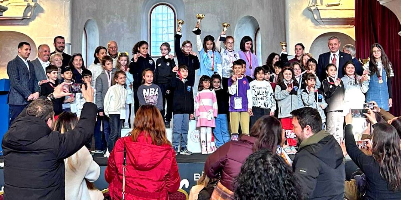 Çeşme’de Dünya Kadınlar Günü’ne özel satranç turnuvası