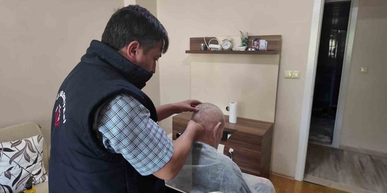 Uşak Belediyesi yaptığı sosyal yardımlar ve sağladığı desteklerle gönülleri kazanıyor