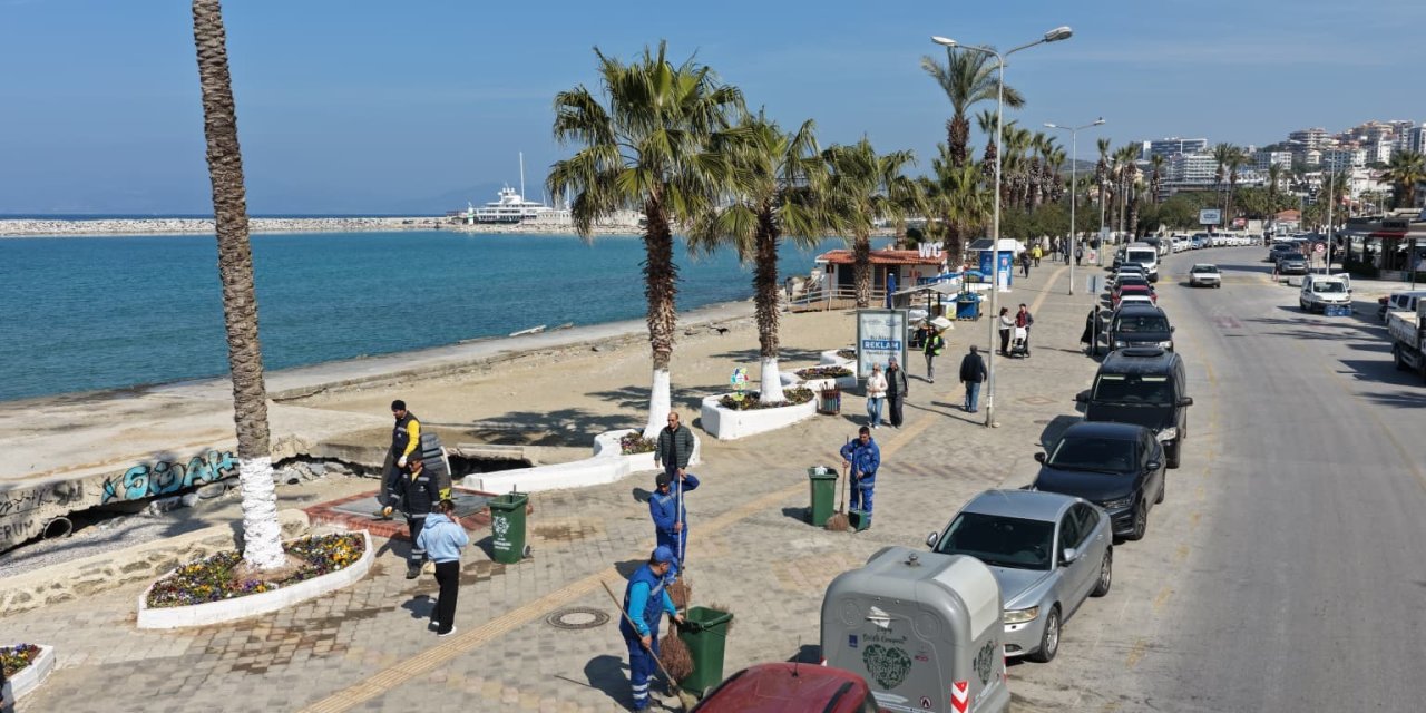 Aydın Büyükşehir’den bayram öncesi Kuşadası’nda çevre düzenlemesi