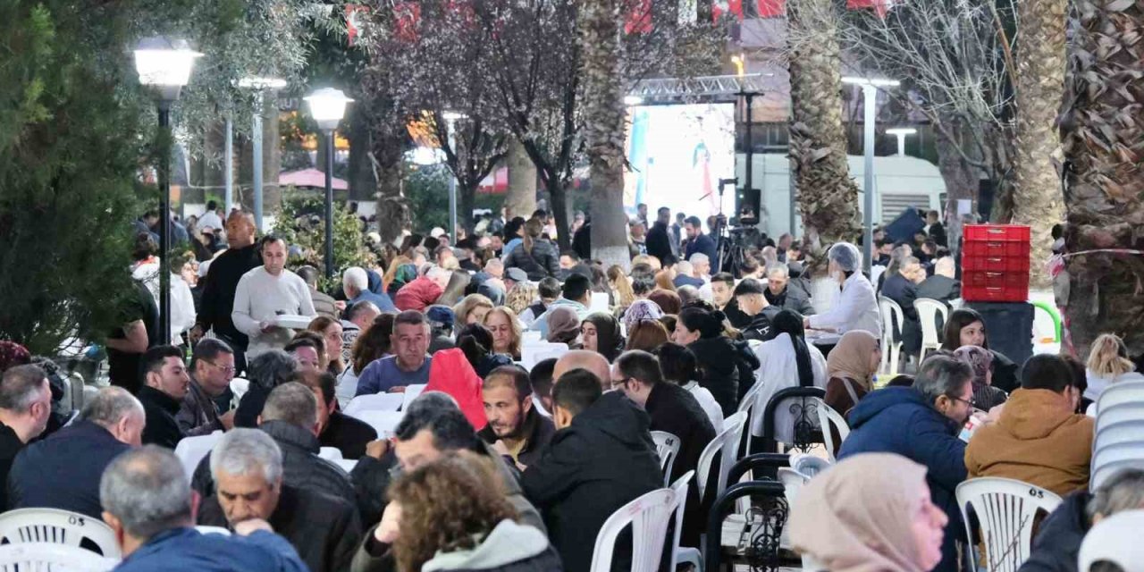 Menemen’de Kadir Gecesi’ne özel 15 bin kişilik iftar