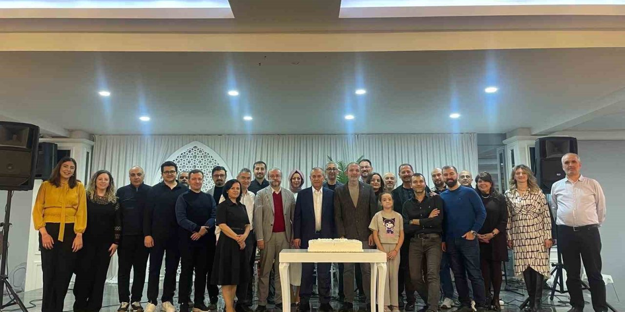 İftar programında bir araya gelen Egekent ailesi Tıp Bayramını kutladı