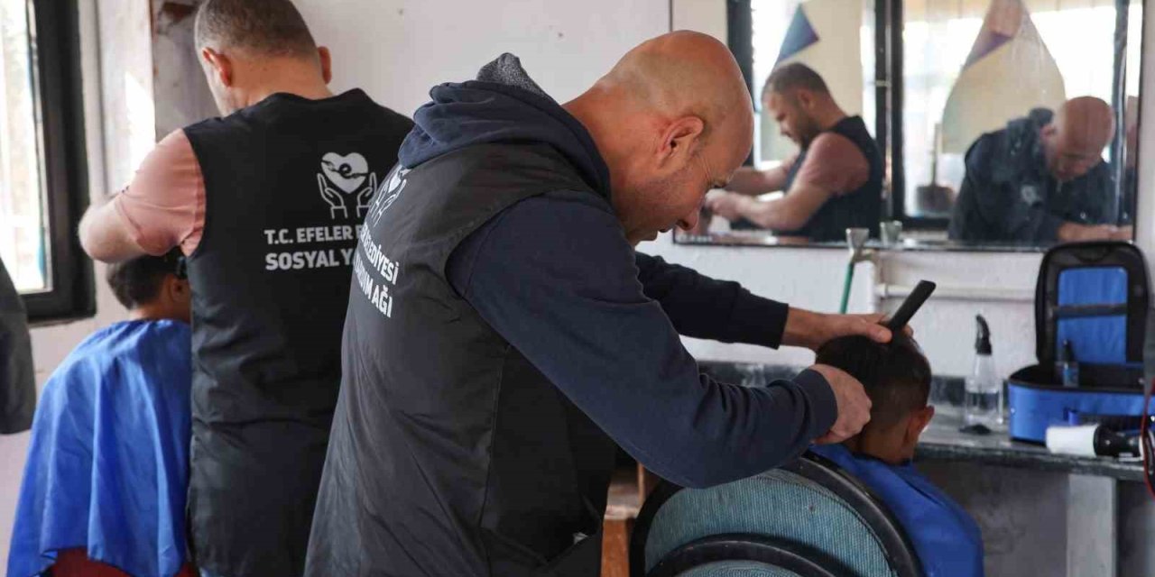 Kocagürlü çocuklara bayram tıraşları Efeler Belediyesi’nden