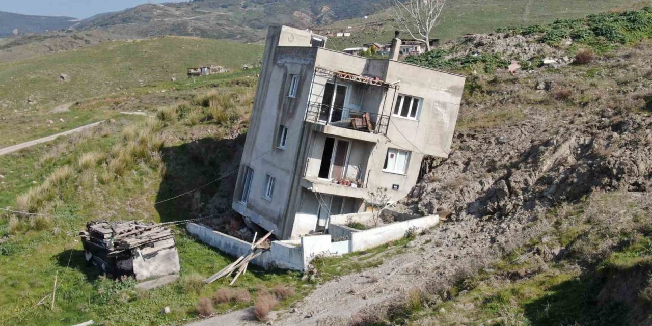 Çiğli’de çöp tesisinin neden olduğu heyelan mahalleyi yutuyor