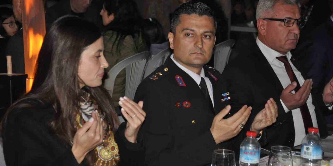 Salihli jandarma, şehit aileleri ve gazileri iftar sofrasında ağırladı