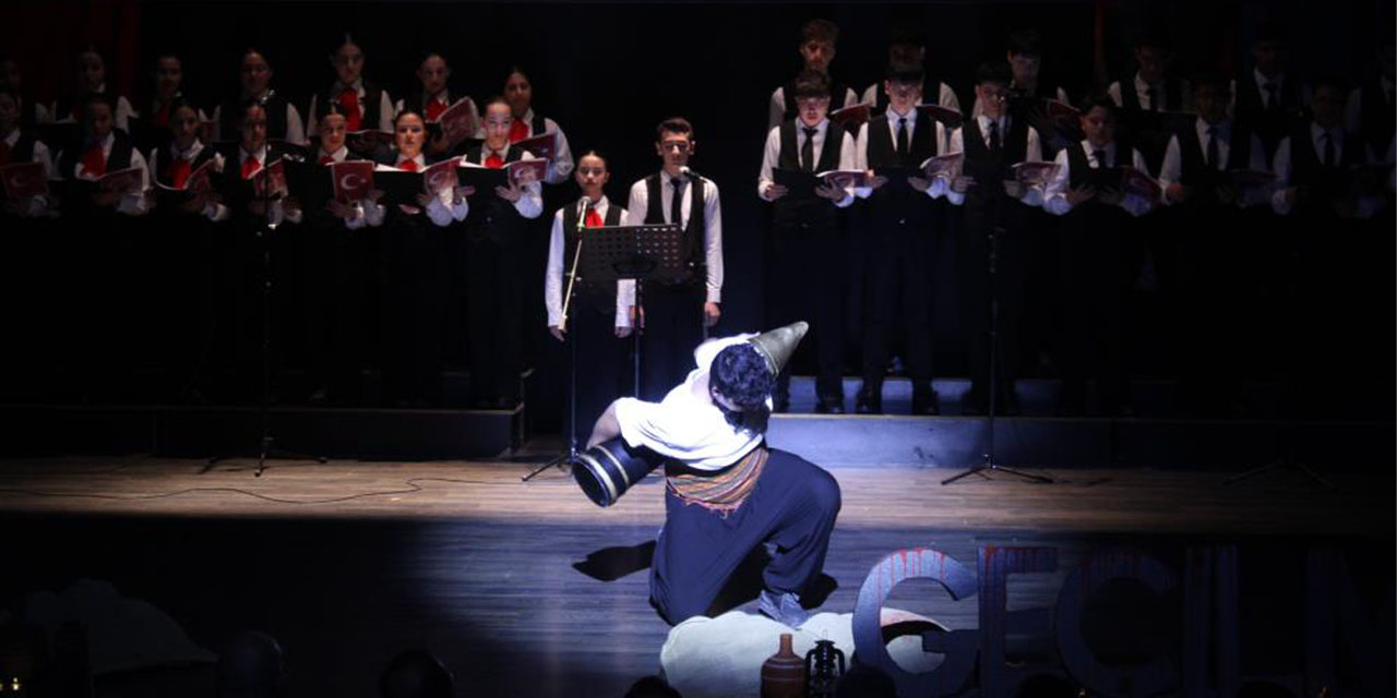 Aydın’da Çanakkale Ruhu sahneye taşındı: “Bir hilal uğruna” ayakta alkışlandı