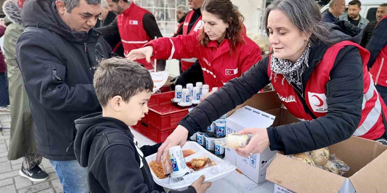 Manisa Türk Kızılay’dan Ramazan’da 85 bin kişilik iftar
