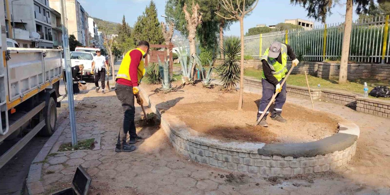 Büyükşehir ekipleri Efeler’i bayrama hazırlıyor