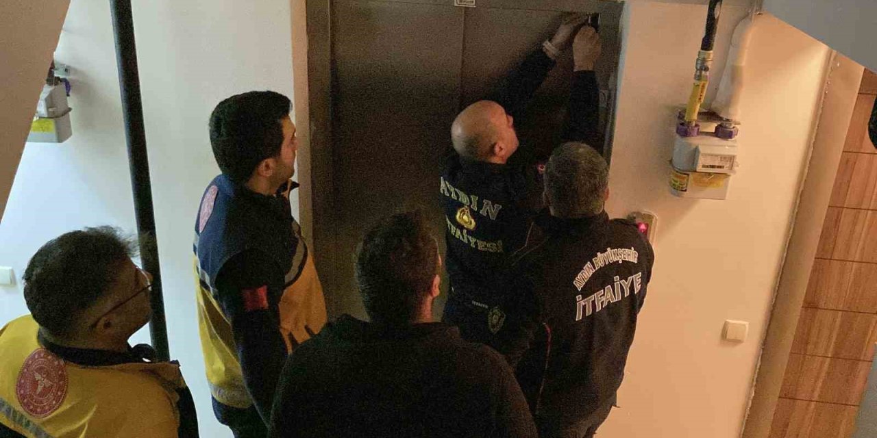Asansörde mahsur kalanların yardımına itfaiye ekipleri koştu