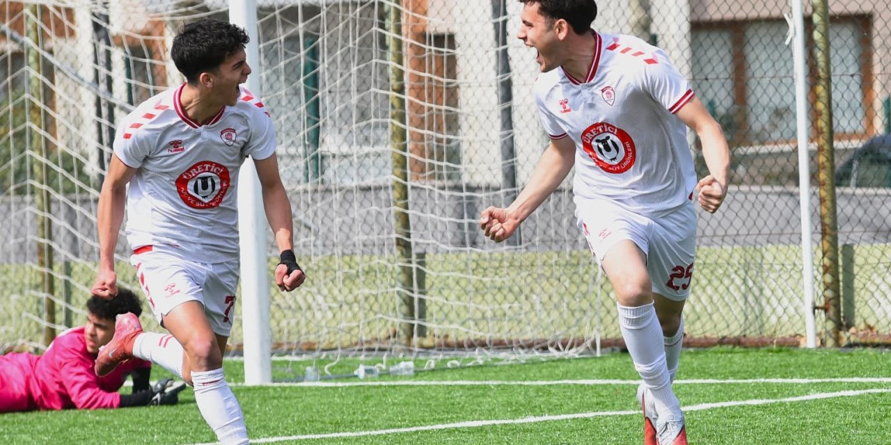 Yunusemre Belediyespor üst üste üçüncü kez şampiyon