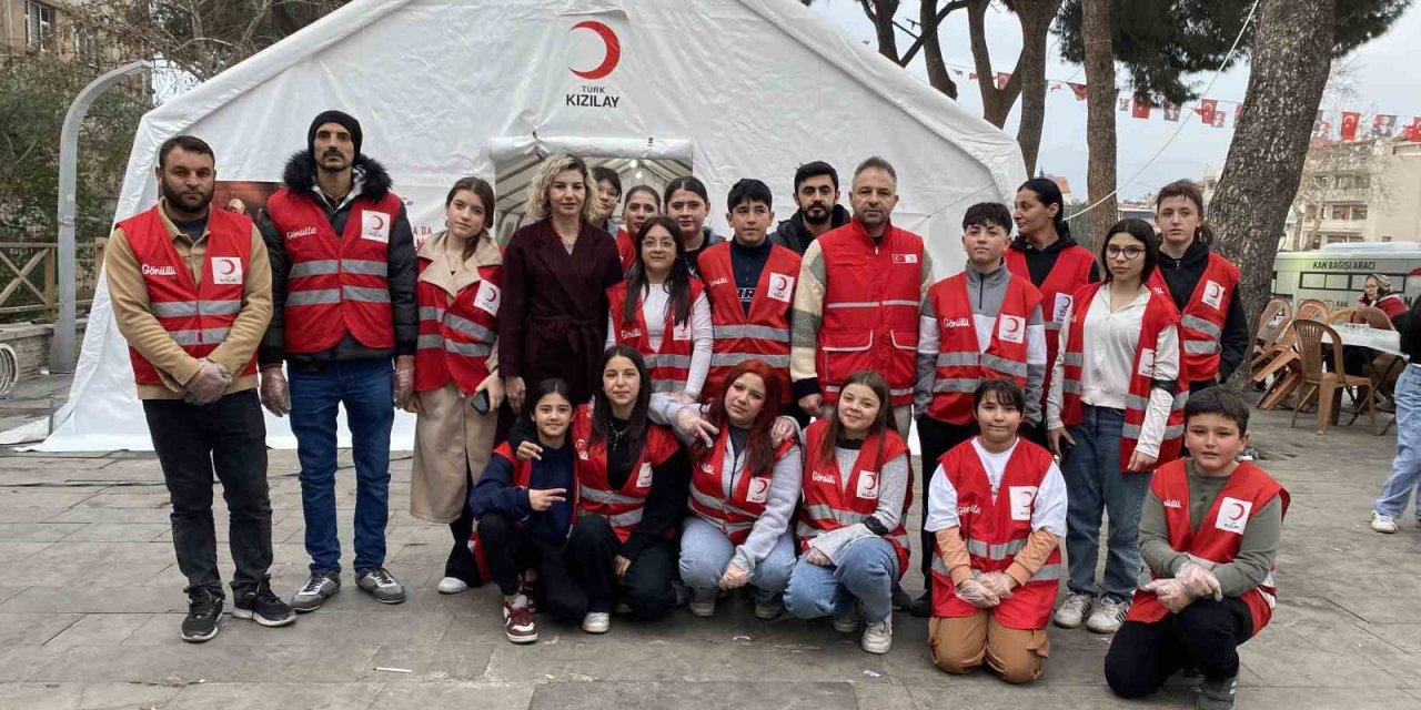 Alaşehir’de hayırseverler iftar bağışı için yarıştı