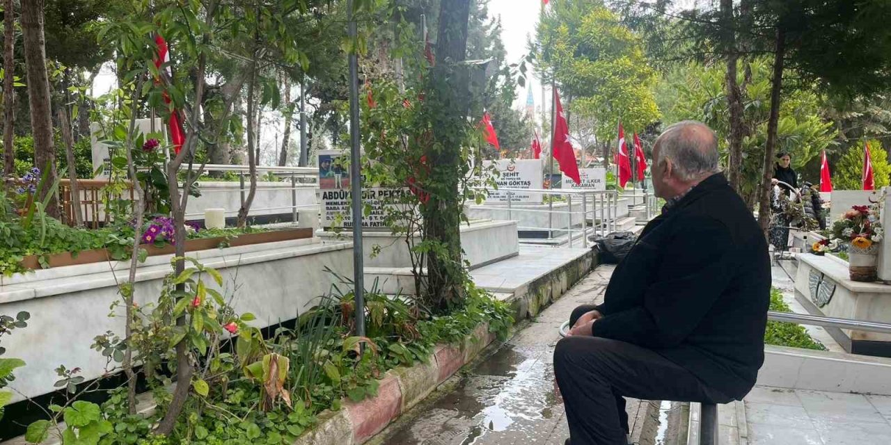 Kadifekale Hava Şehitliği’nde bayram öncesi ziyareti