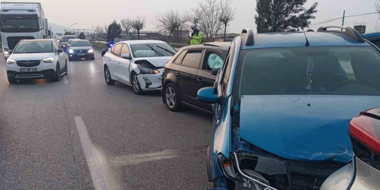 Manisa’da 4 araçlı zincirleme kaza: 7 yaralı