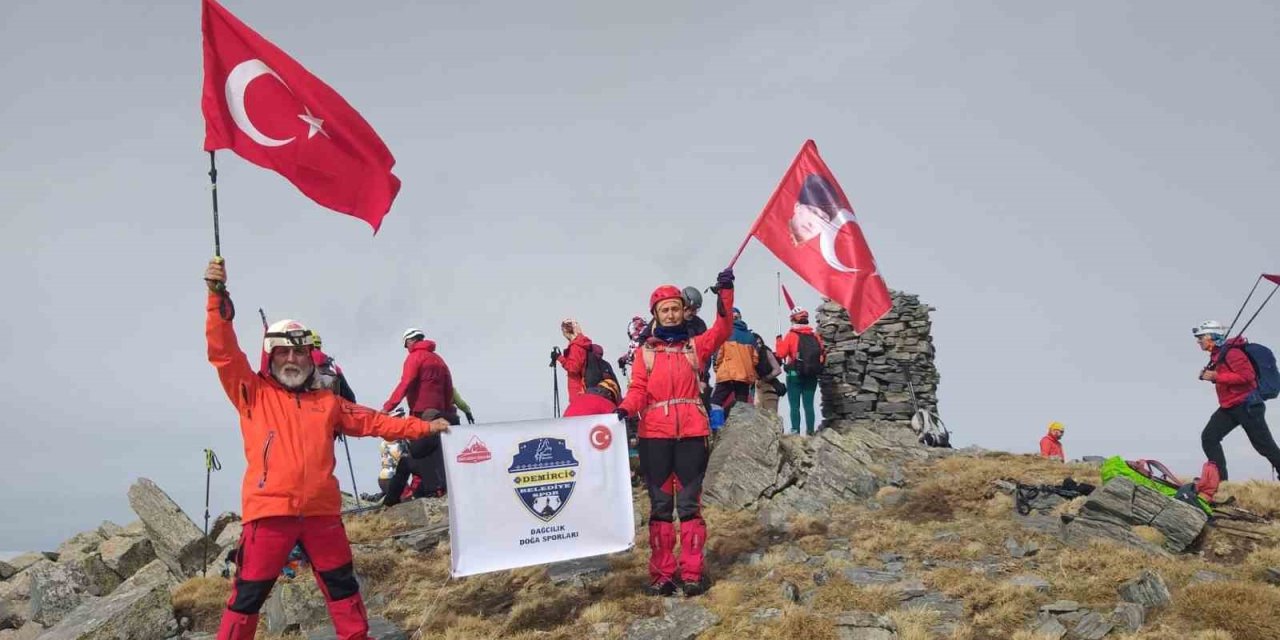 Demircili dağcılar Kaz Dağlarına tırmandı