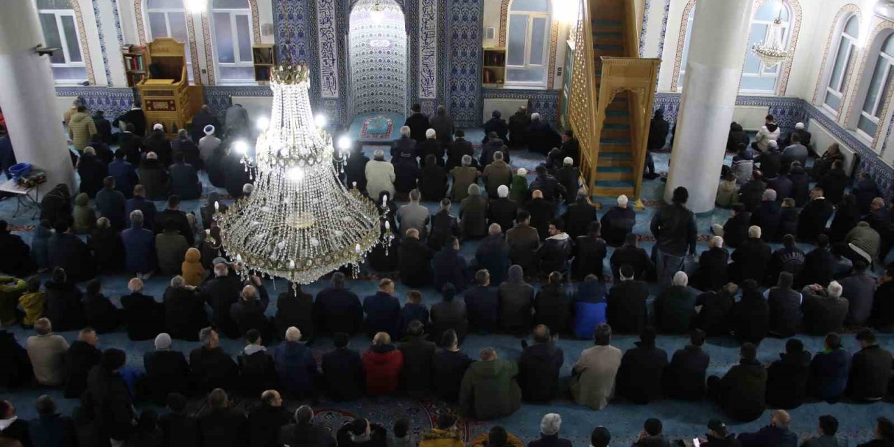 Uşak’ta bayram namazı kılındı