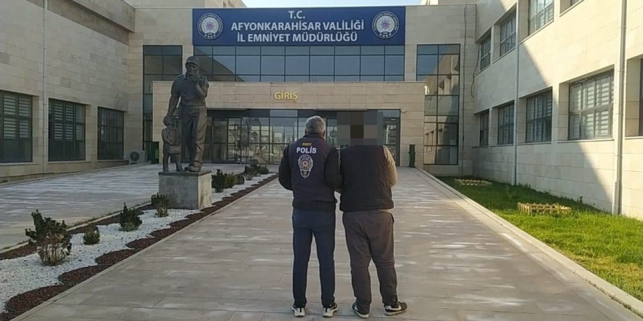 Dolandırıcılık suçundan aranan şahsı polis yakaladı