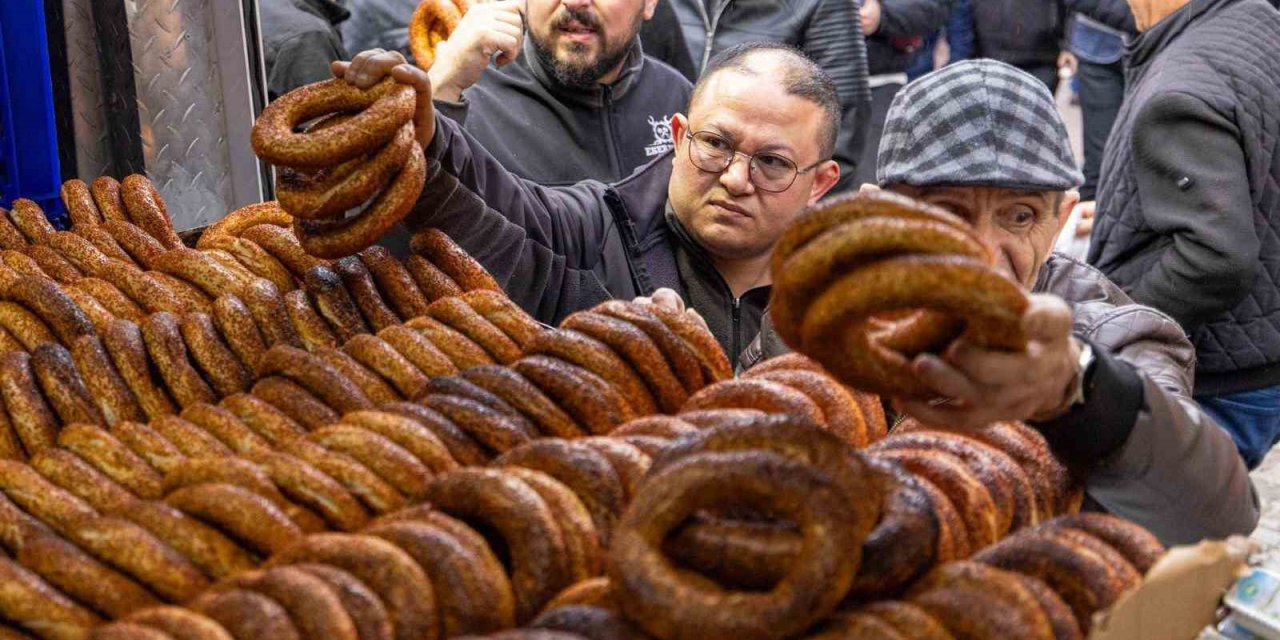 Başkan Tugay bayram namazında Bucalılarla buluştu