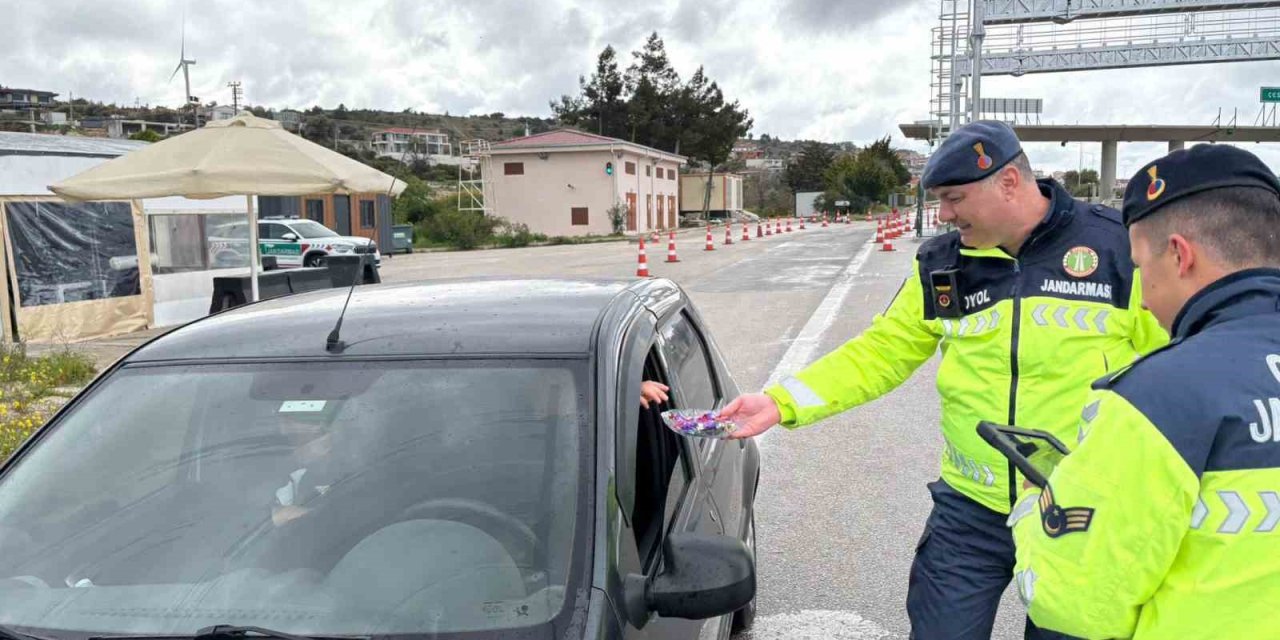 Çeşme’de jandarmadan anlamlı bayram jesti