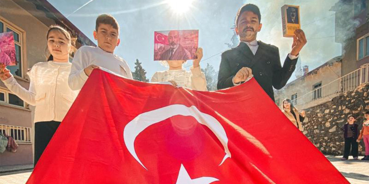 Milli Mücadele ruhunu en etkileyici kareye sığdırdı