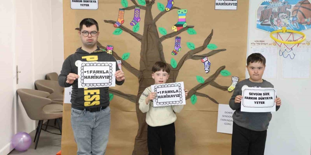 Muğla’da çoraplar farkındalık için boyandı