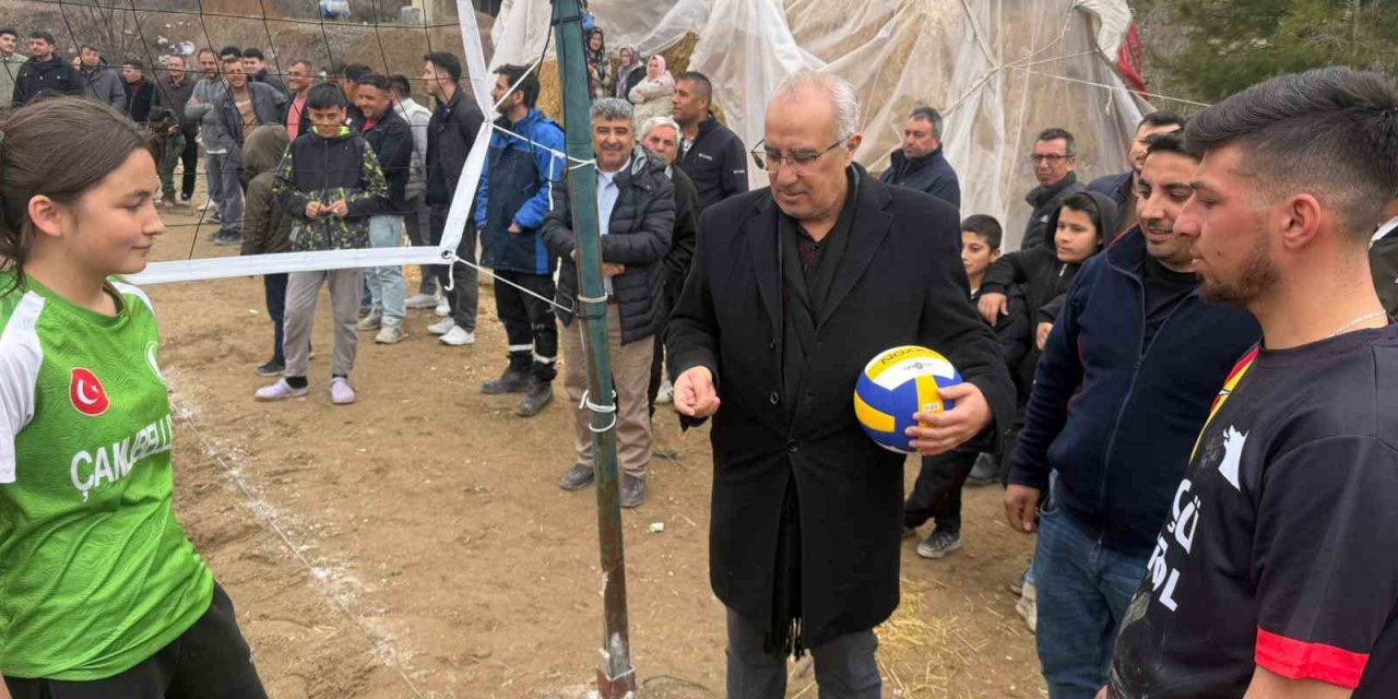 Başkan Arslan, Çamlıbel’de Voleybol Turnuvasına katıldı