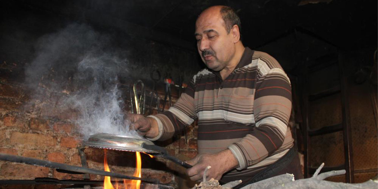 Aydın’da bir meslek yok oluyor:  “Bakır bitmez ama usta kalmadı”