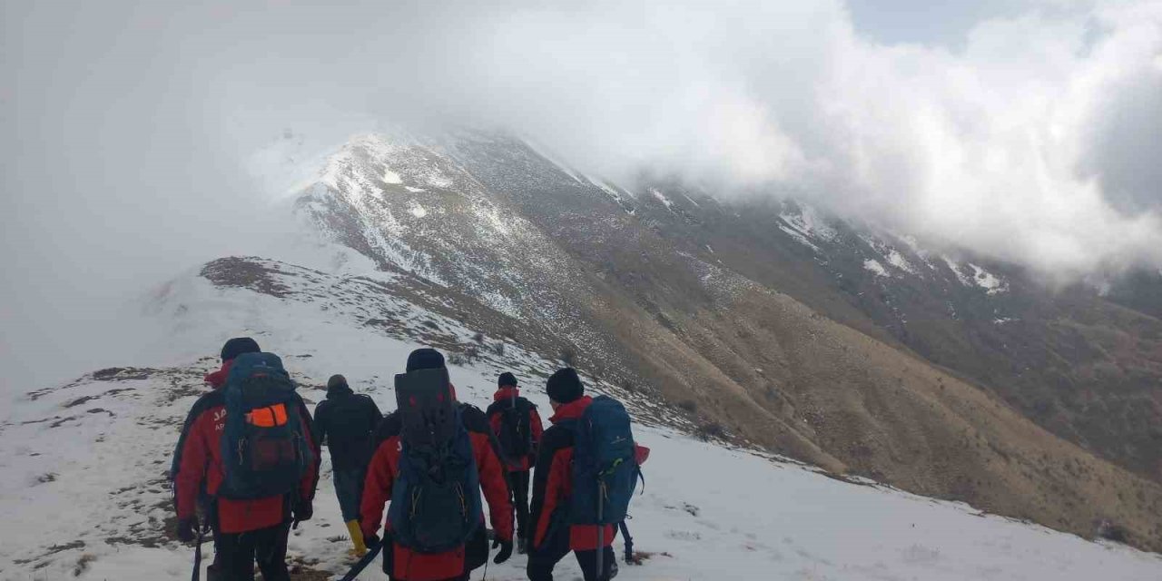 Manisa’da kayıp amatör dağcıyı arama ve kurtarma çalışmaları devam ediyor